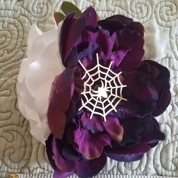 Light up LED Pinup Spider Hair Flower - Picture 3 of 4